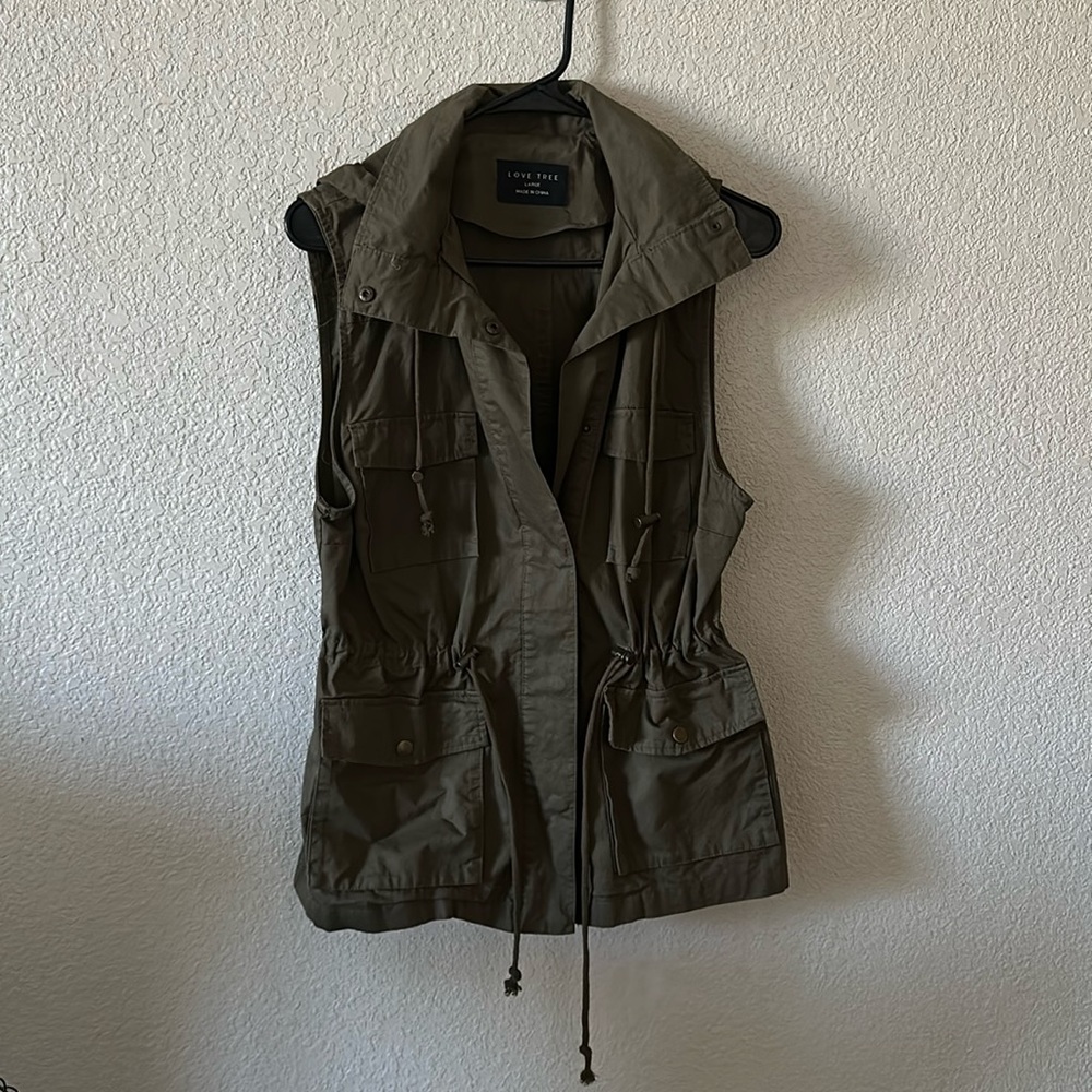 Green vest size L
